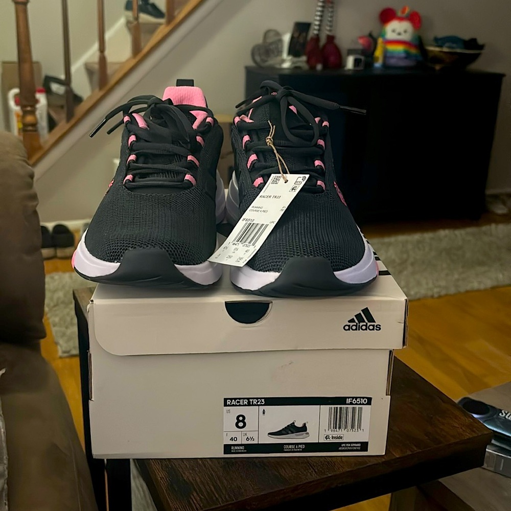 New in Box Adidas  womens running shoes Racer TR23  size 8 - black/pink